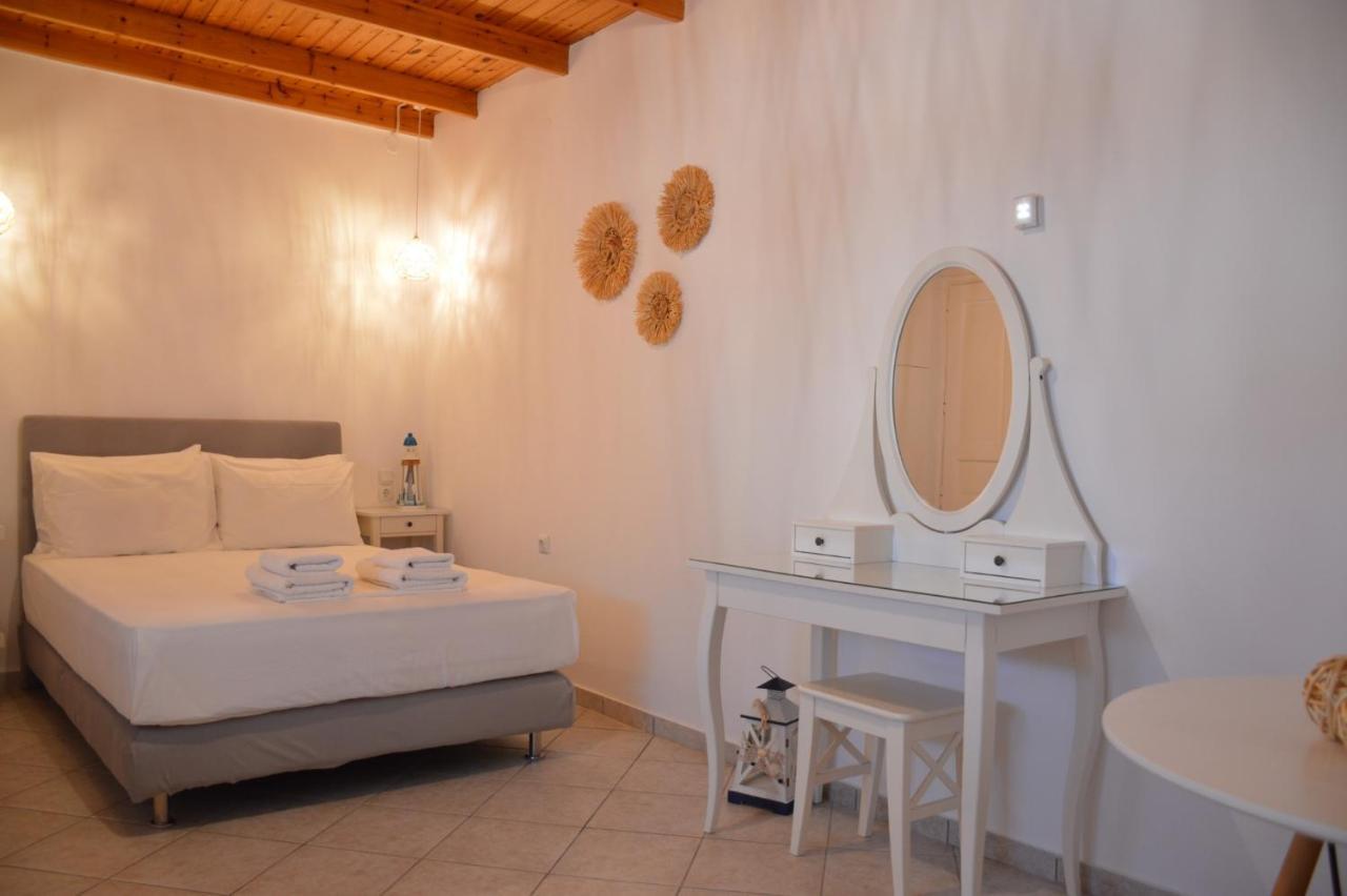 Cute Studio in Milos Tripiti Esterno foto