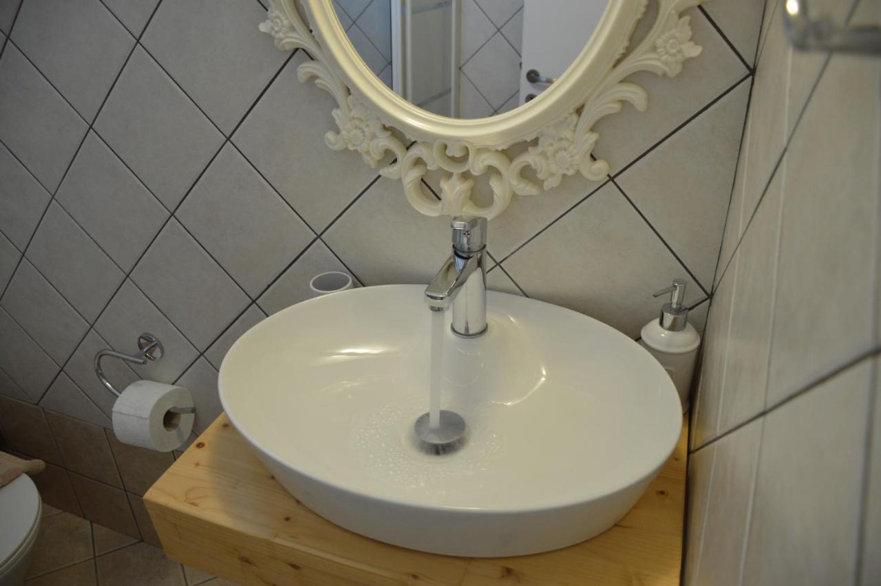Cute Studio in Milos Tripiti Esterno foto