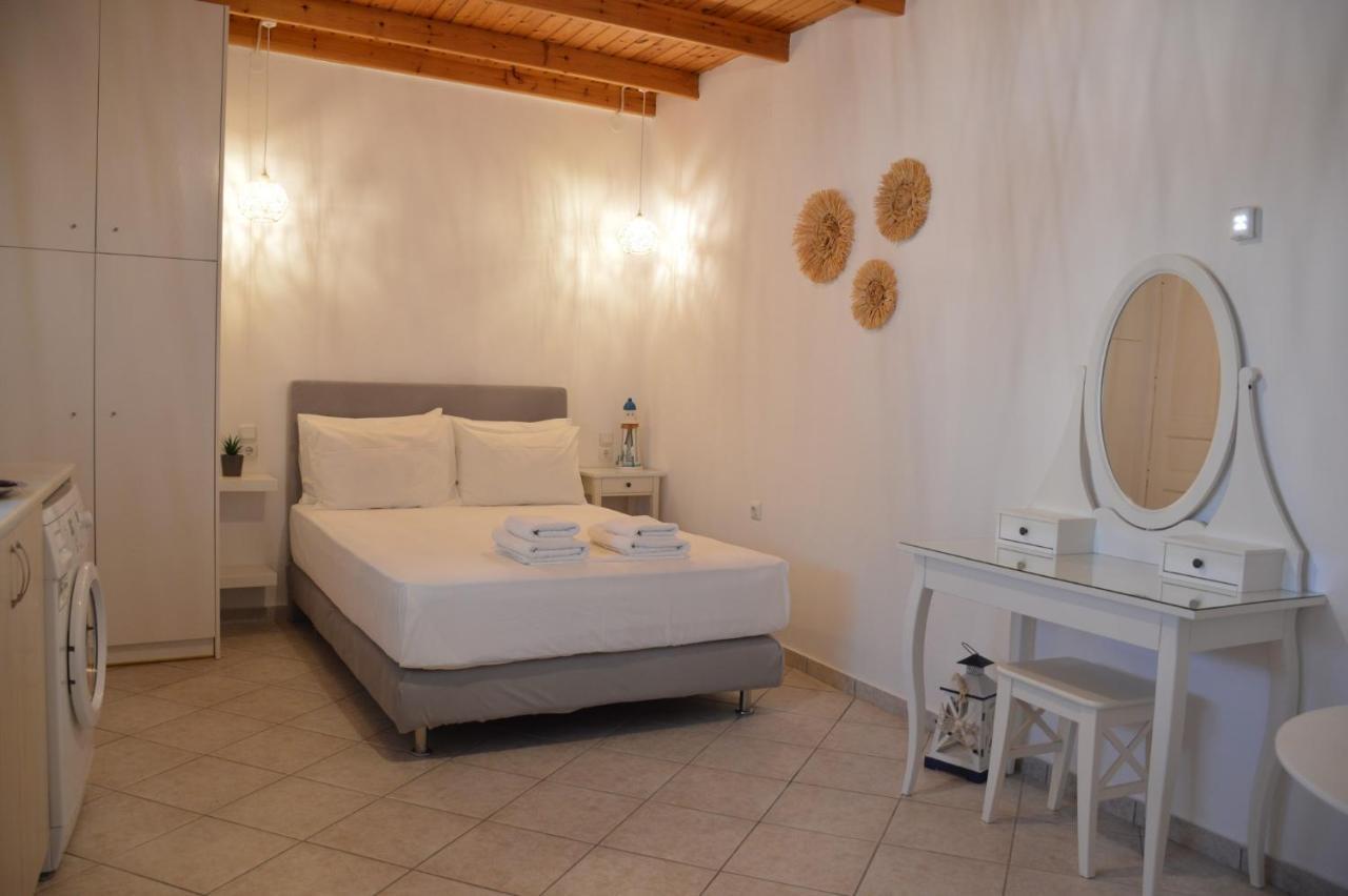Cute Studio in Milos Tripiti Esterno foto
