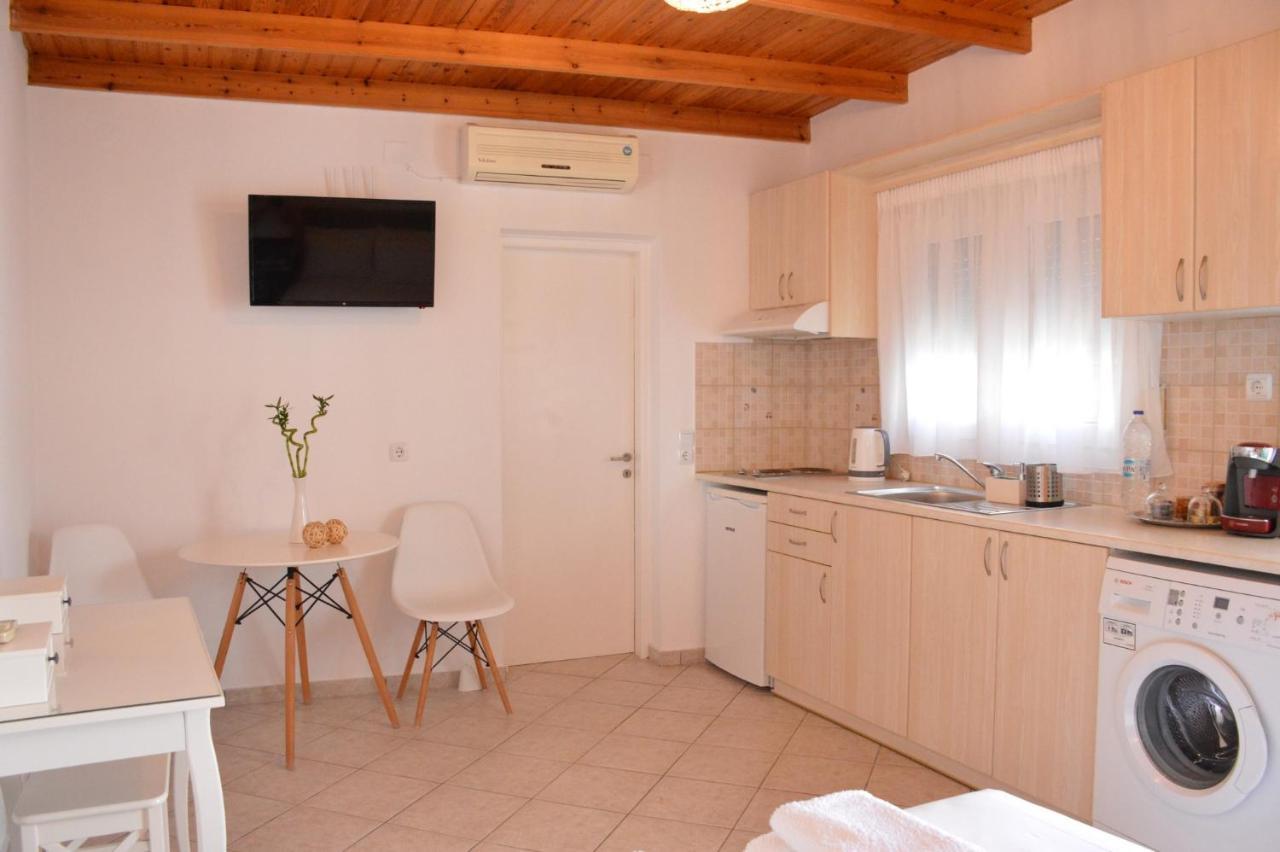 Cute Studio in Milos Tripiti Esterno foto