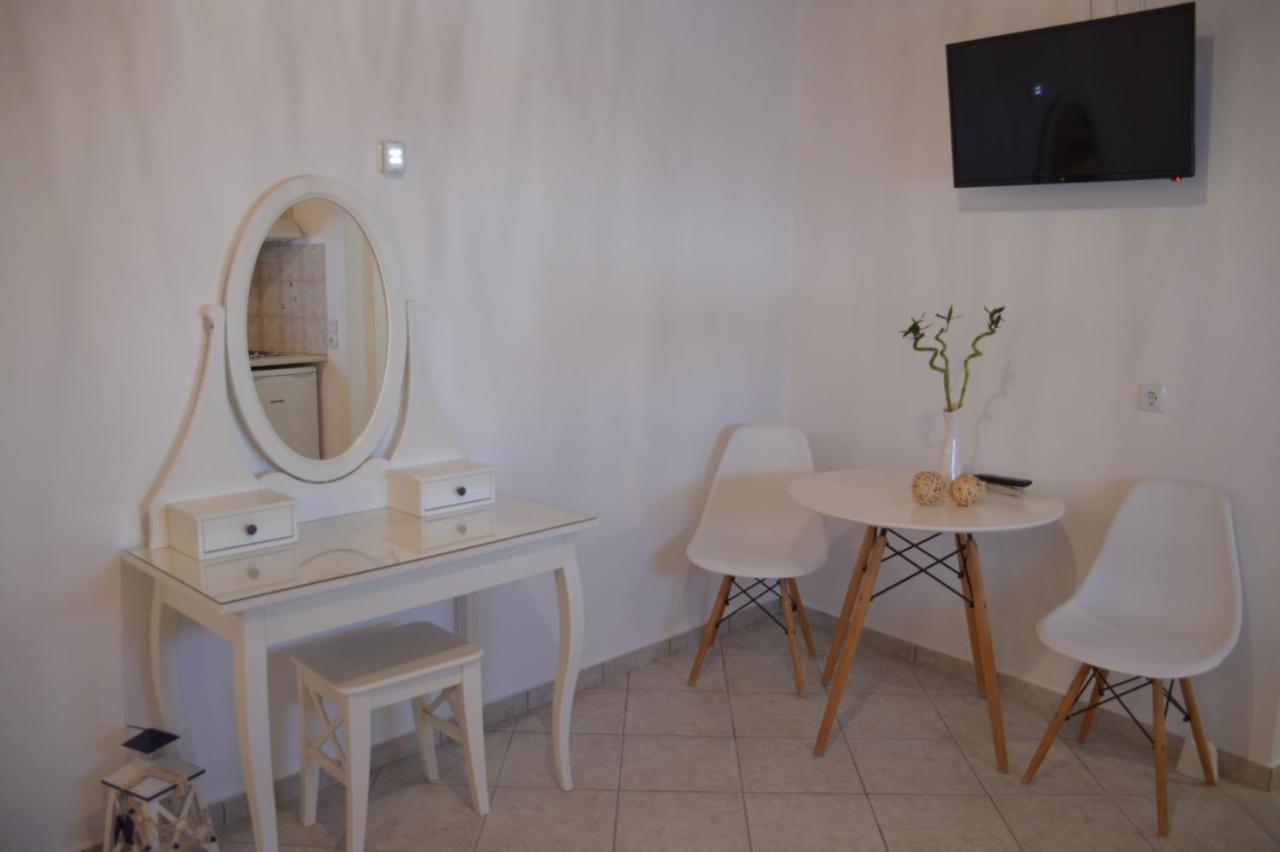 Cute Studio in Milos Tripiti Esterno foto