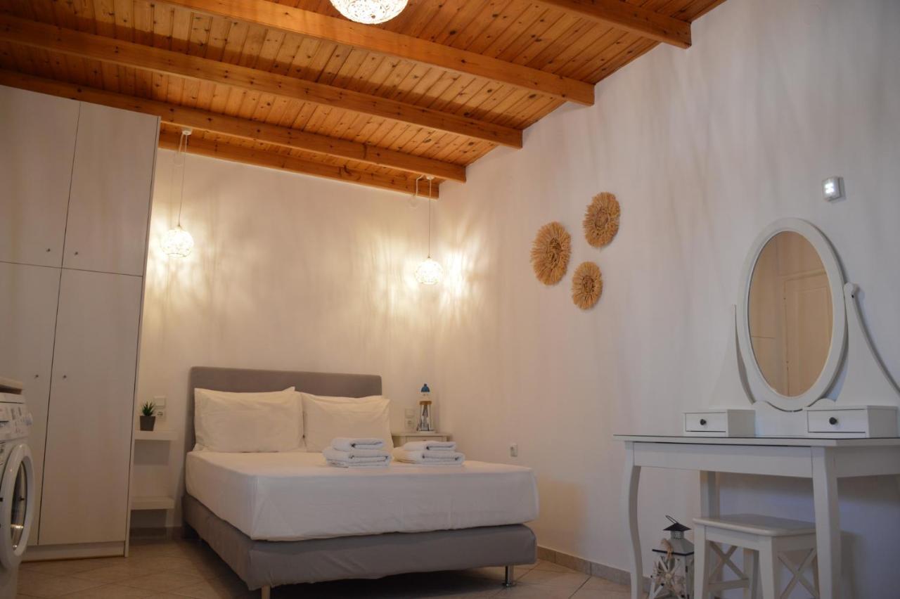 Cute Studio in Milos Tripiti Esterno foto
