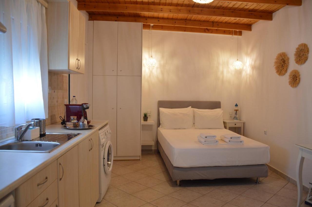 Cute Studio in Milos Tripiti Esterno foto